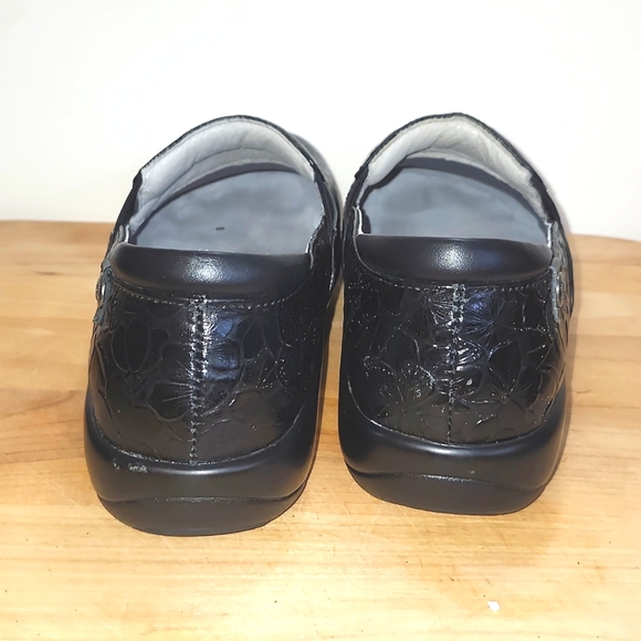 Alegria Keli Azure Leaded Glass Clogs - Picture 11 of 11